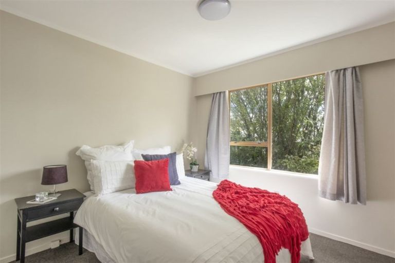Photo of property in 96 Churton Drive, Churton Park, Wellington, 6037
