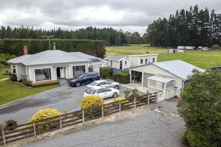 Photo of property in 157 Rakaia Barrhill Methven Road, Rakaia, 7784