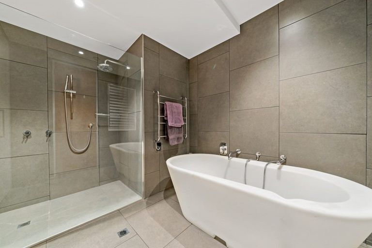 Photo of property in 9c/2 Saint Martins Lane, Grafton, Auckland, 1010