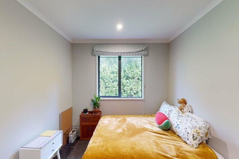 Photo of property in 31 Mooring Close, Whitby, Porirua, 5024