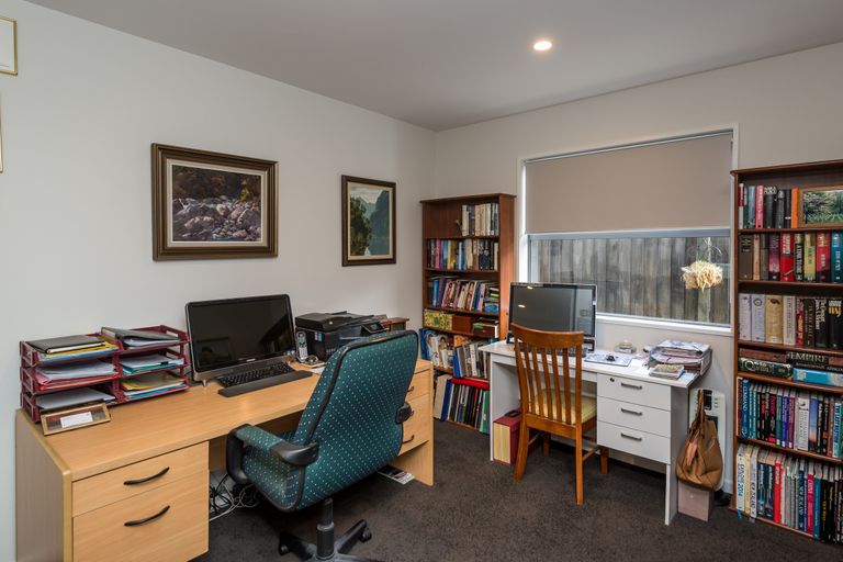 Photo of property in 43 Davaar Crescent, Broomfield, Christchurch, 8042