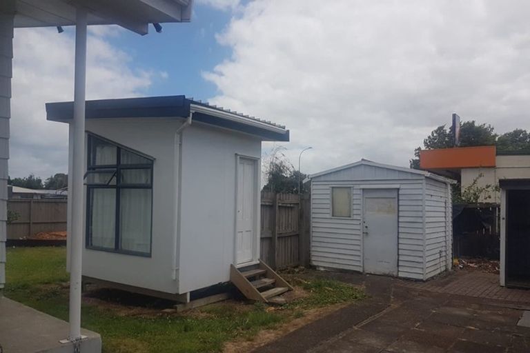 Photo of property in 2 Sunlands Drive, Manurewa, Auckland, 2102