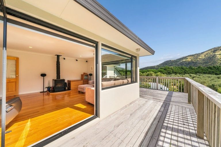 Photo of property in 1276 Coast Road, Wainuiomata Coast, Lower Hutt, 5373