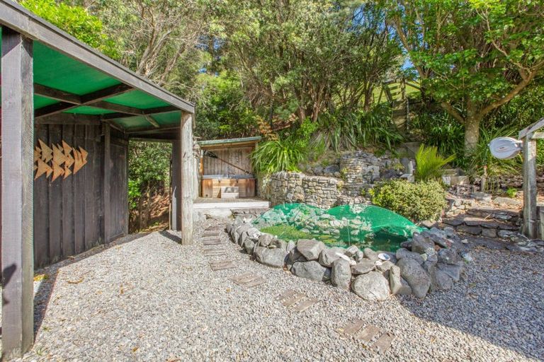 Photo of property in 104 Airlie Road, Plimmerton, Porirua, 5026