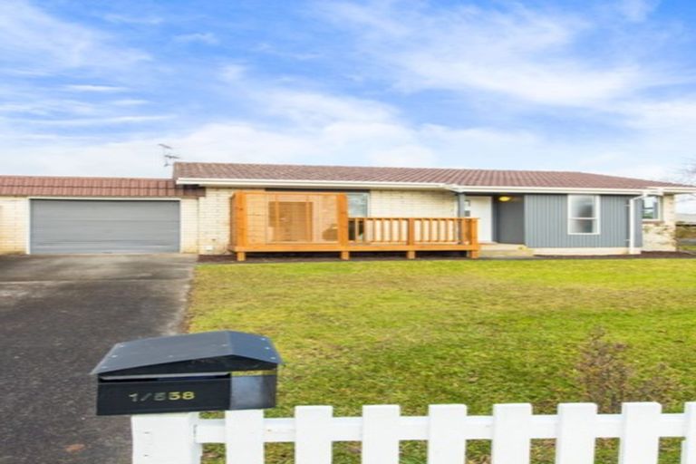 Photo of property in 1/558 Swanson Road, Ranui, Auckland, 0612