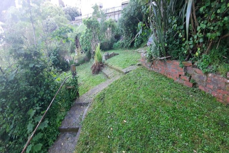 Photo of property in 64 Rolleston Street, Mount Cook, Wellington, 6021