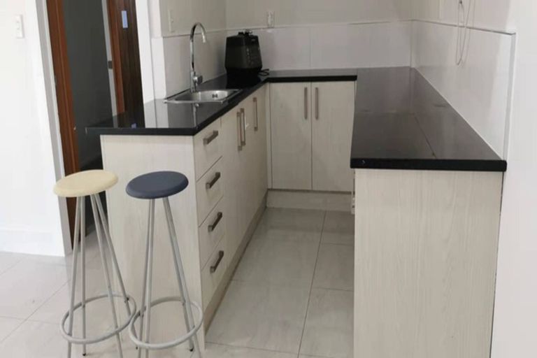 Photo of property in 7 Glen Vista Place, Bayview, Auckland, 0629