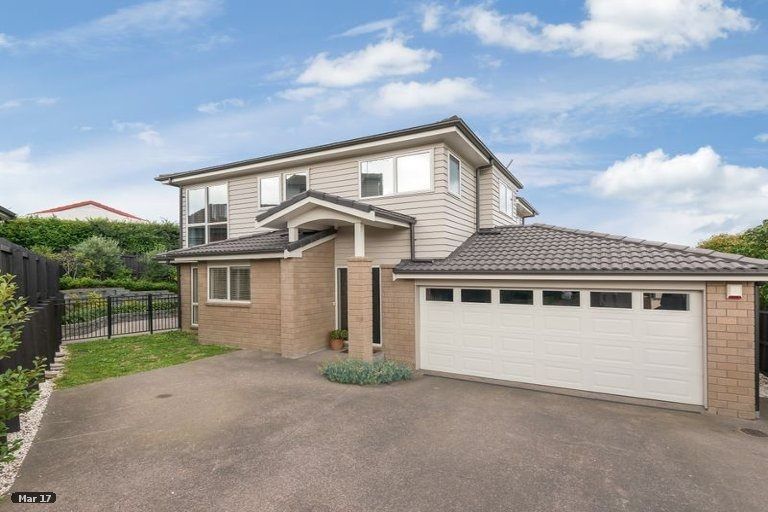Photo of property in 1 Citation Way, Botany Downs, Auckland, 2010