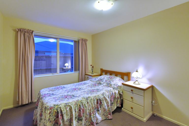 Photo of property in 11 Walnut Way, Rangiora, 7400