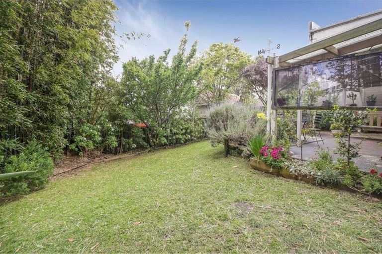 Photo of property in 2/93 Woodglen Road, Glen Eden, Auckland, 0602