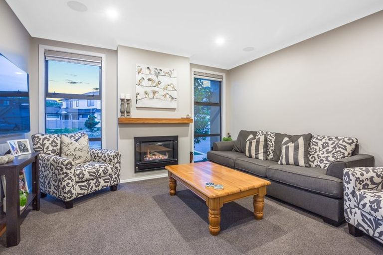 Photo of property in 34 Waitaria Terrace, Aotea, Porirua, 5024