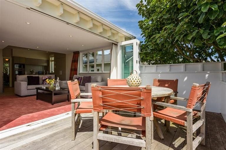 Photo of property in 14 Firth Terrace, Karori, Wellington, 6012