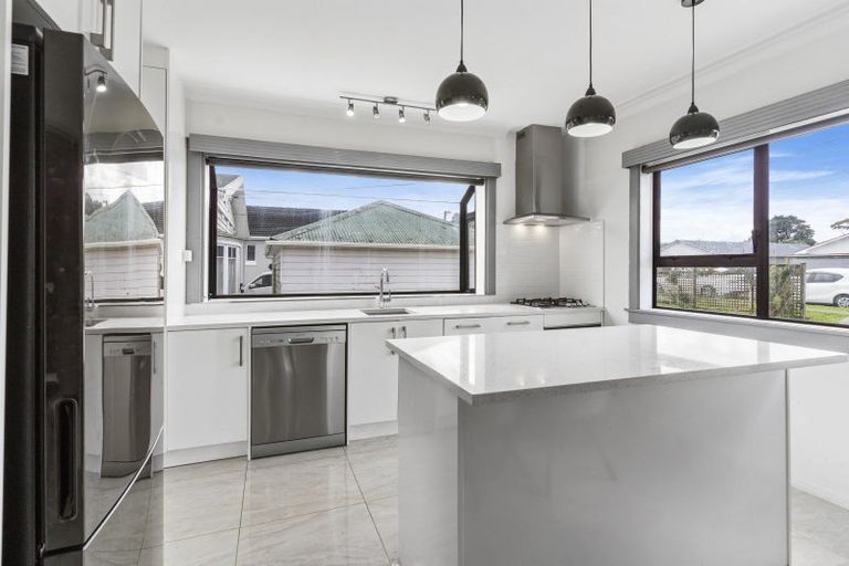 Photo of property in 12 Panorama Road, Mount Wellington, Auckland, 1060