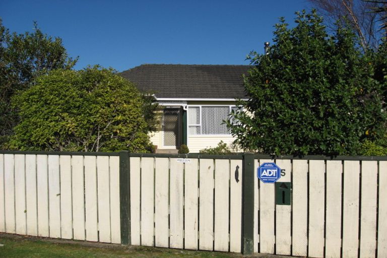 Photo of property in 5 Hyde Street, Wainuiomata, Lower Hutt, 5014