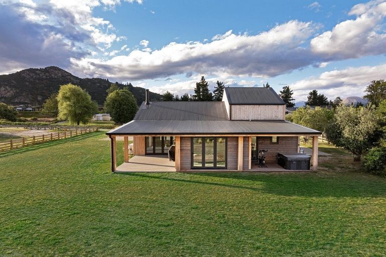 Photo of property in 2/19 Monteith Road, Albert Town, Wanaka, 9382