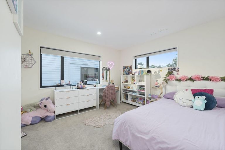 Photo of property in 5 Dhaka Lane, Ranui, Auckland, 0612