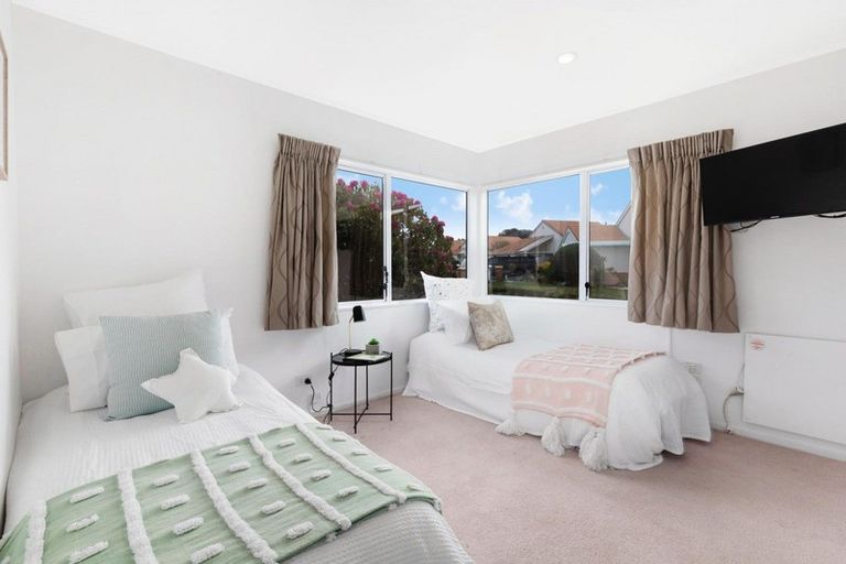 Photo of property in 8 Lakeside Villas, Whitby, Porirua, 5024