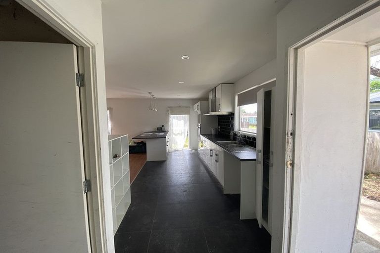 Photo of property in 3 Sandrine Avenue, Clover Park, Auckland, 2019