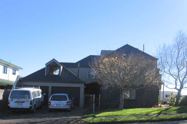 Photo of property in 68 Eugenia Rise, Totara Heights, Auckland, 2105