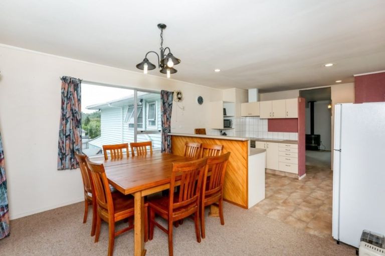 Photo of property in 117 Awanui Street, Merrilands, New Plymouth, 4312