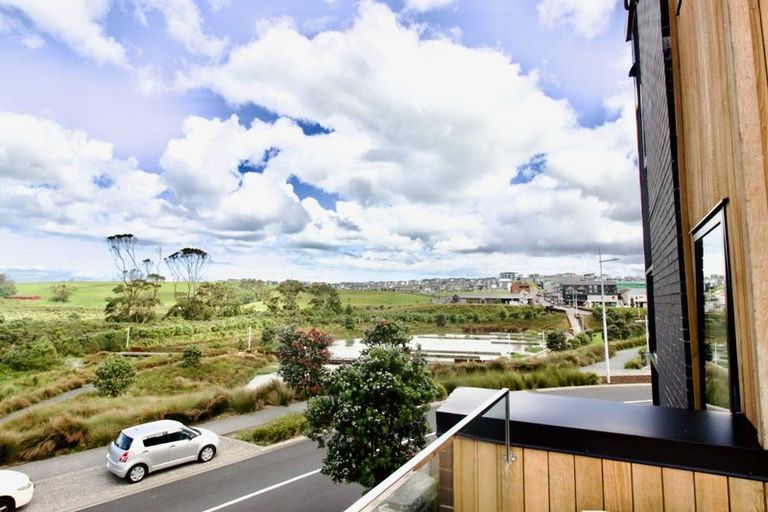 Photo of property in 15 Longshore Drive, Long Bay, Auckland, 0630