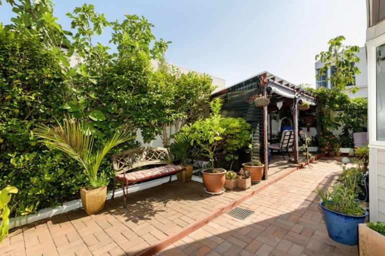 Photo of property in 1/207 Oceanbeach Road, Mount Maunganui, 3116