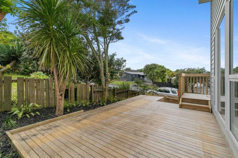 Photo of property in 15 Rosario Crescent, Red Beach, 0932