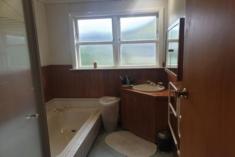 Photo of property in 11 Tui Terrace, Tawa, Wellington, 5028