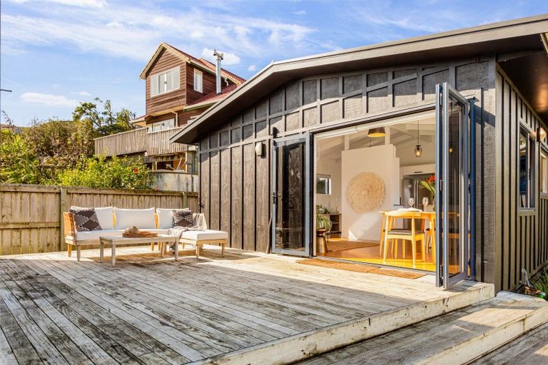 Photo of property in 10 Edwin Mitchelson Road, Muriwai, Waimauku, 0881