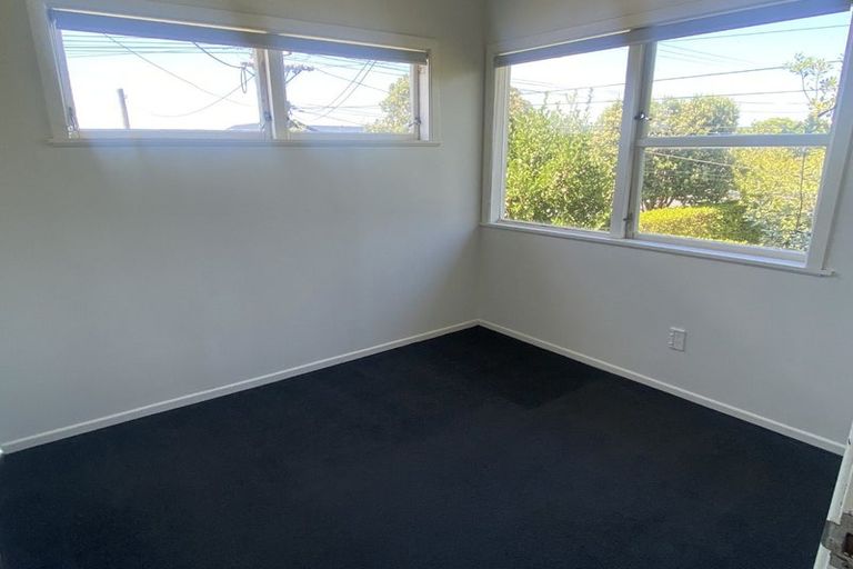 Photo of property in 98 Tirimoana Road, Te Atatu South, Auckland, 0602