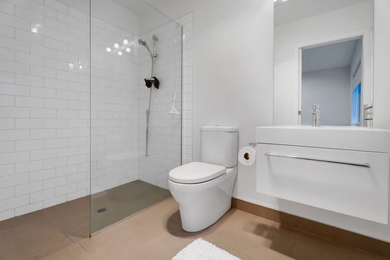 Photo of property in 2 Rayner Way, Glen Avon, New Plymouth, 4312