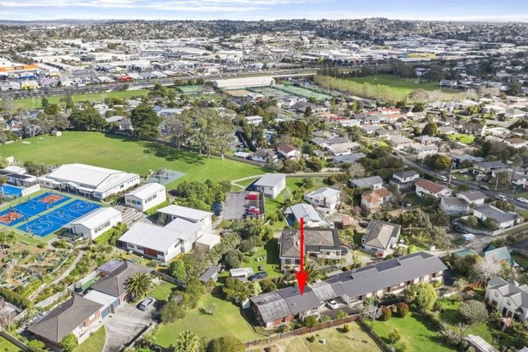 Photo of property in 5/6 Bond Crescent, Forrest Hill, Auckland, 0620