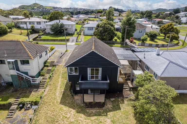 Photo of property in 20 Cornwall Crescent, Cannons Creek, Porirua, 5024