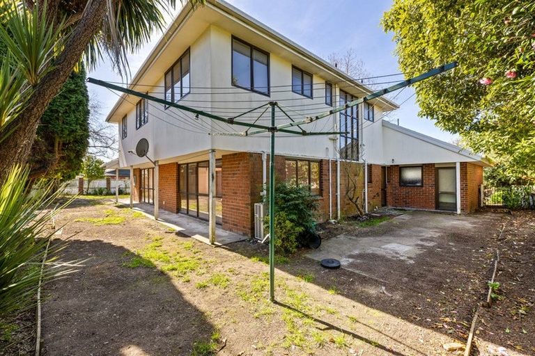 Photo of property in 13 Broadfell Avenue, Avonhead, Christchurch, 8042