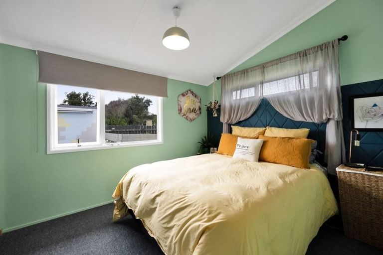 Photo of property in 8 Hughson Place, Opunake, 4616