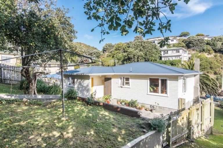 Photo of property in 27 Robertson Street, Owhiro Bay, Wellington, 6023