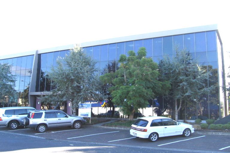 Photo of property in 4/5 Glen Road, Browns Bay, Auckland, 0630