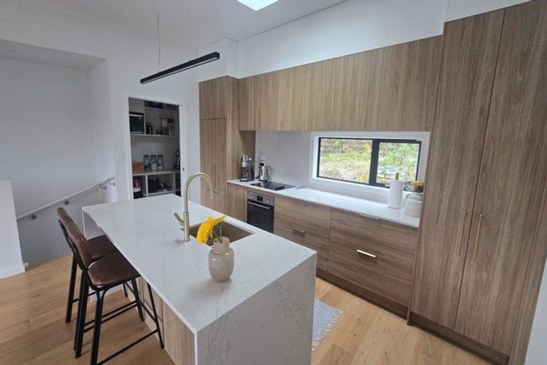 Photo of property in 52 Tiketike Way, Brooklyn, Wellington, 6021