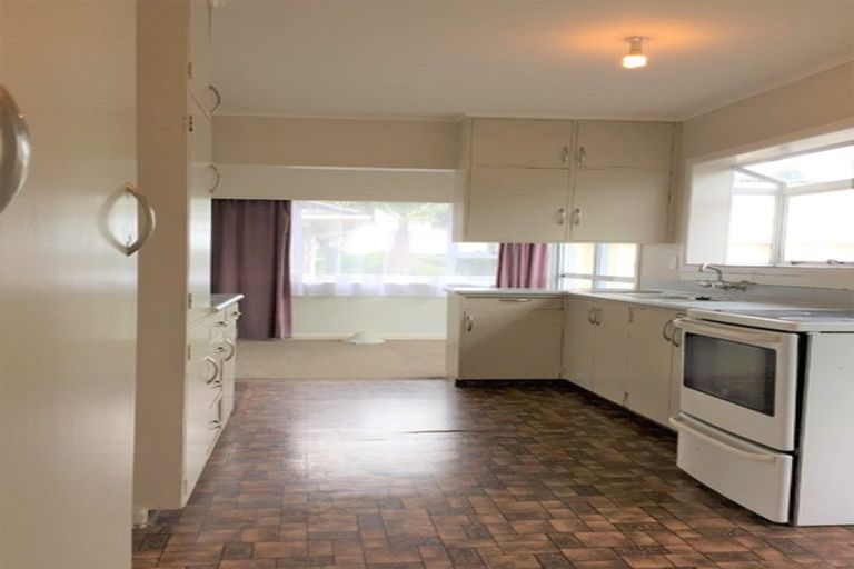 Photo of property in 68 Hobsonville Road, West Harbour, Auckland, 0618