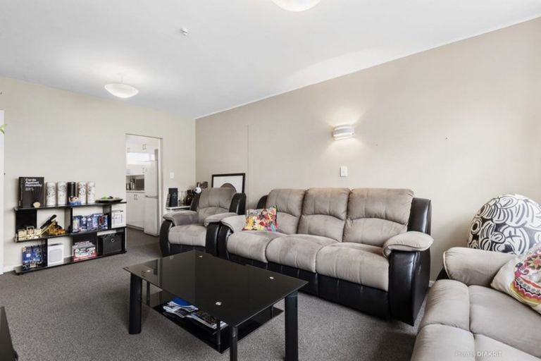 Photo of property in 9/4 Claremont Grove, Mount Victoria, Wellington, 6011