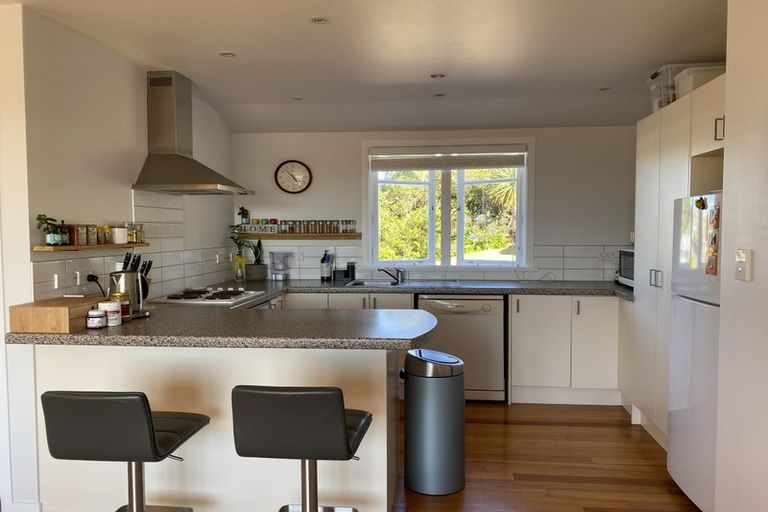 Photo of property in 7 Link Road, Newlands, Wellington, 6037