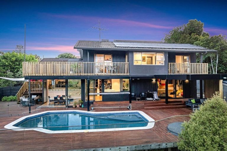 Photo of property in 8 Aberdeen Road, Campbells Bay, Auckland, 0620