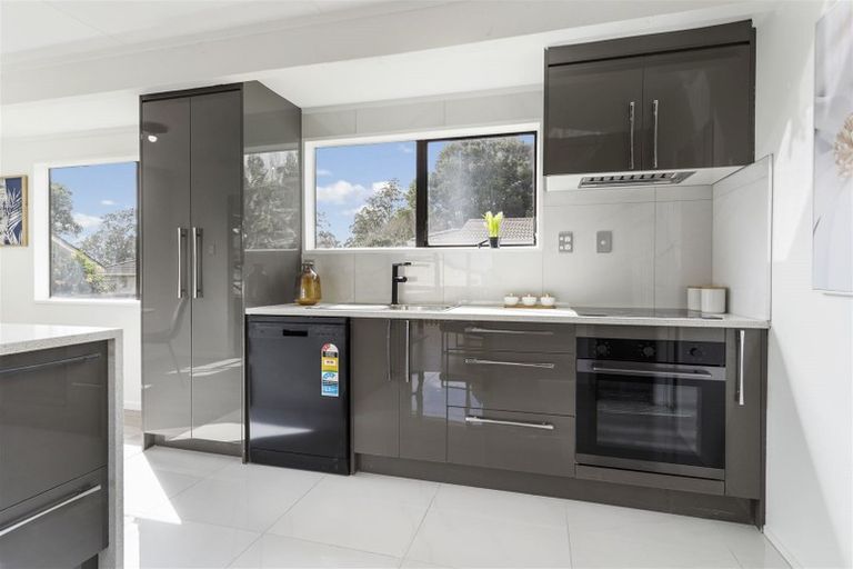 Photo of property in 1/12 Frobisher Way, Clendon Park, Auckland, 2103