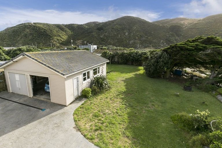 Photo of property in 1072 Makara Road, Makara Beach, Karori, 6972