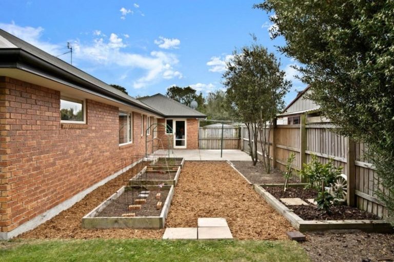Photo of property in 7a Sequoia Place, Parklands, Christchurch, 8083