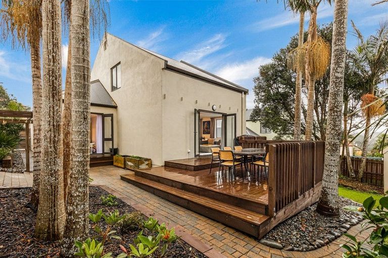 Photo of property in 5 View Ridge Drive, Ranui, Auckland, 0612