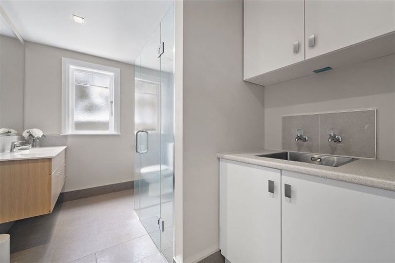 Photo of property in 152 Grafton Road, Roseneath, Wellington, 6011