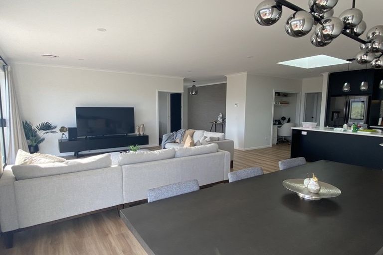 Photo of property in 13 Rotorua Grove, Aotea, Porirua, 5024