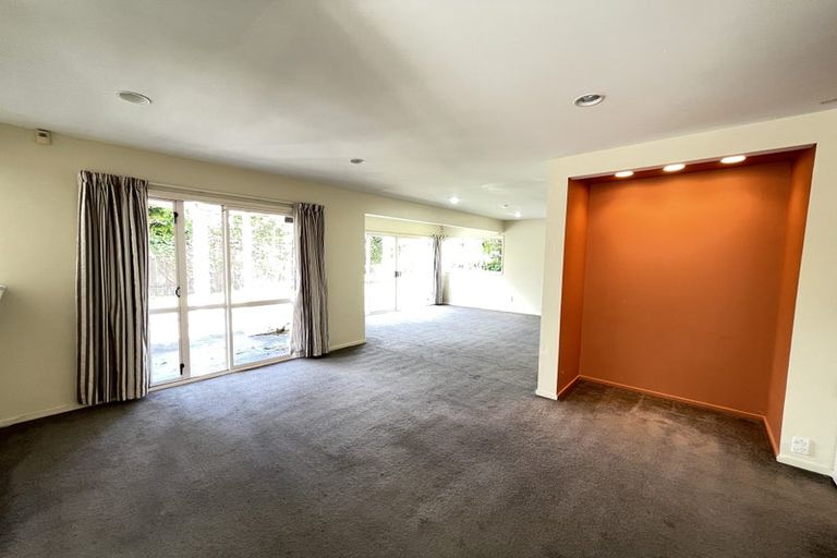 Photo of property in 2/21 Calypso Place, Rothesay Bay, Auckland, 0630