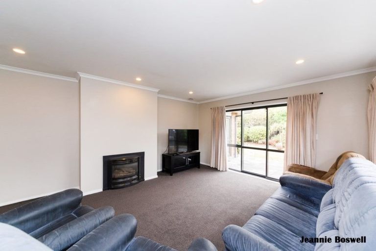 Photo of property in 40 Tennyson Avenue, Kelvin Grove, Palmerston North, 4414